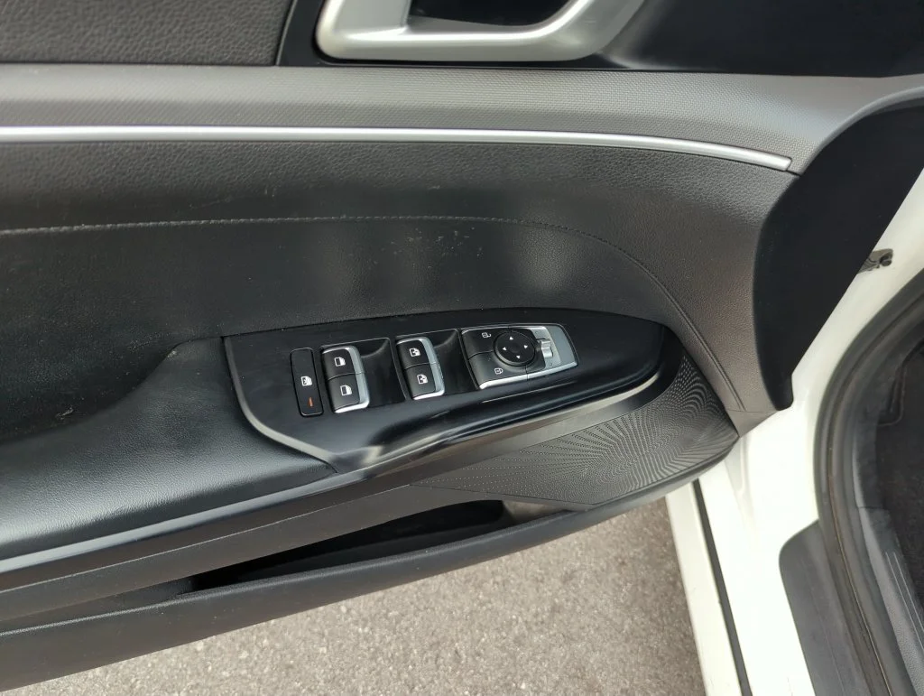 Used 2023 White Kia GT-Line image 19