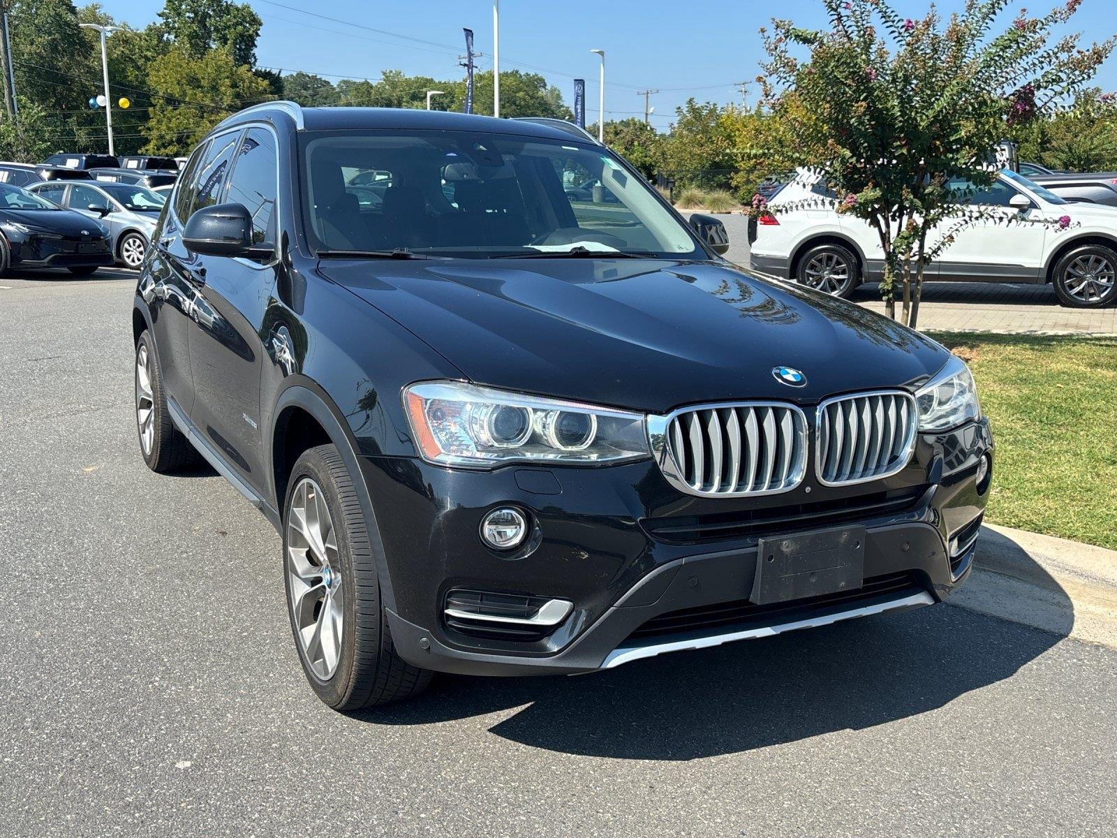 Used 2017 Black Sapphire Metallic BMW xDrive28i image 7