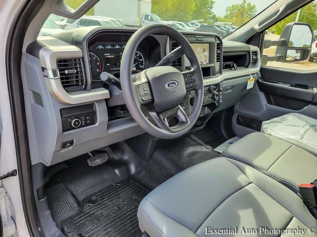 New 2025 Oxford White Ford F-450® XL image 10