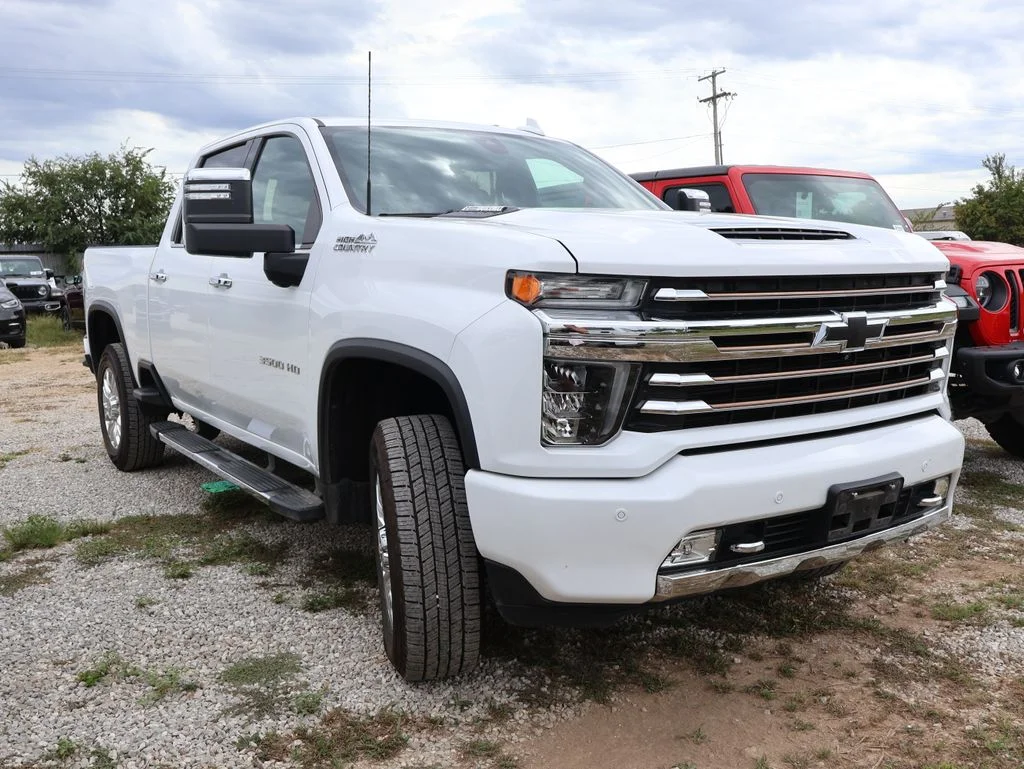 Used 2022 White Chevrolet High Country image 13