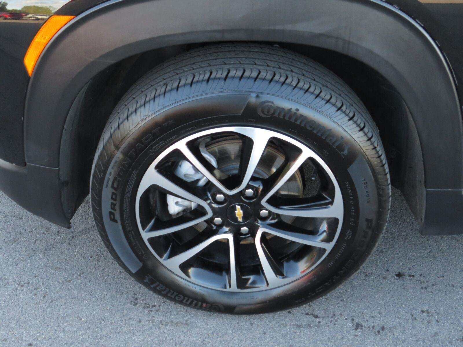Used 2026 Mosaic Black Metallic Chevrolet LT image 18