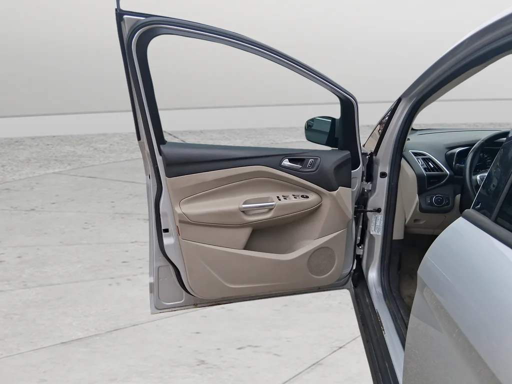 Used 2013 Silver Ford SE image 32