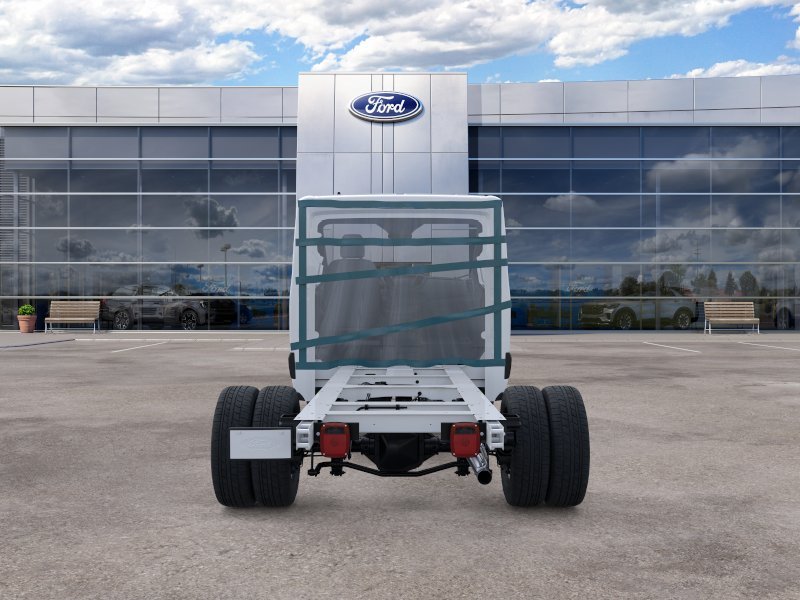 New 2026 Oxford White Ford Cutaway image 5