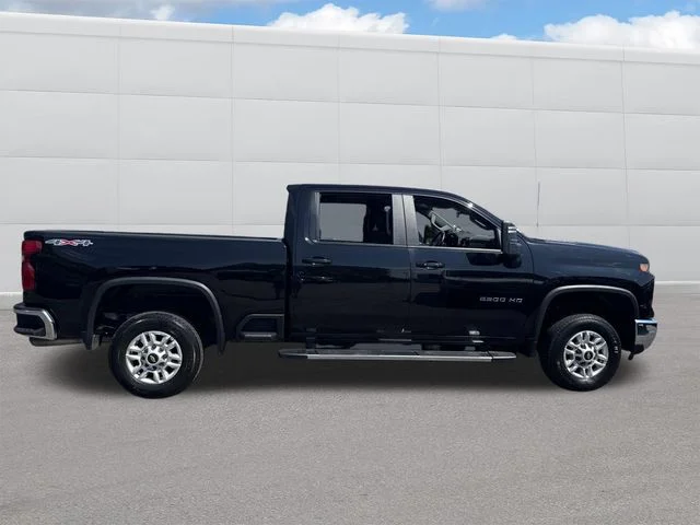 Used 2025 Black Chevrolet LT image 9