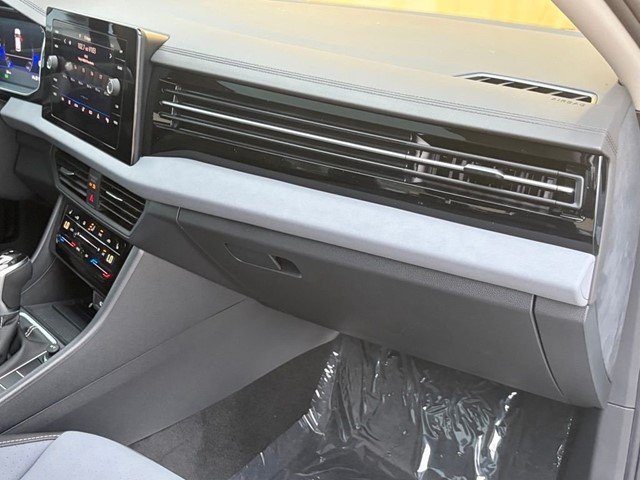 New 2027 Monument Gray Volkswagen 1.5T SE image 20
