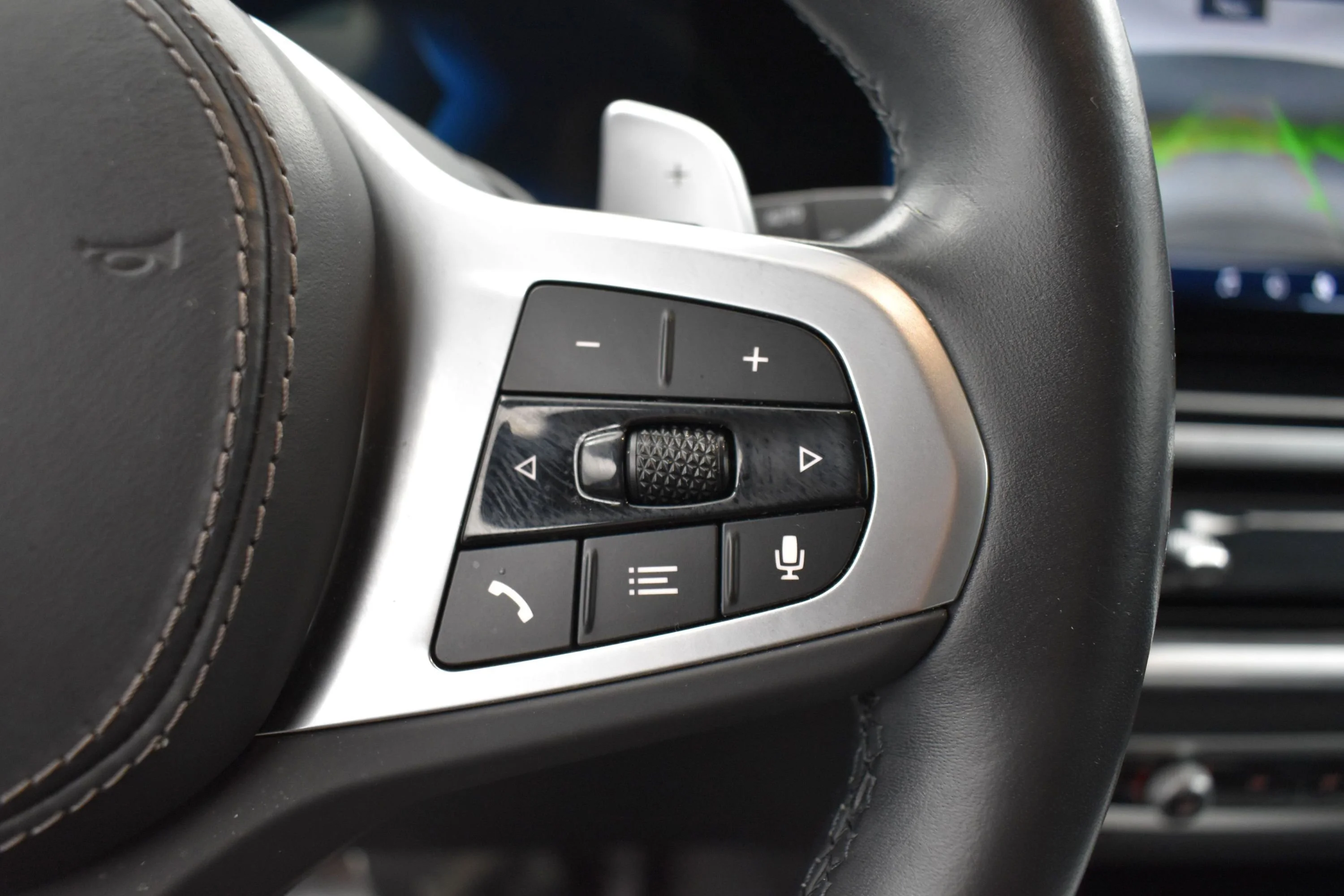 Used 2024 Skyscraper Grey Metallic BMW xDrive40i image 7