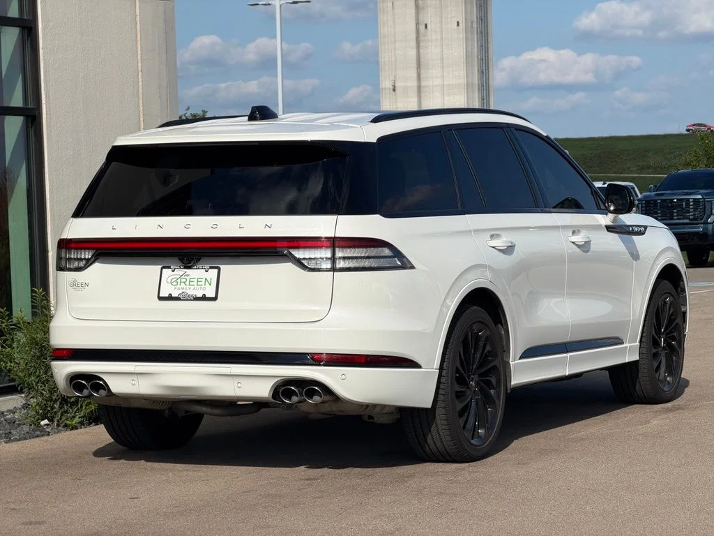 Used 2025 White Lincoln Reserve image 5