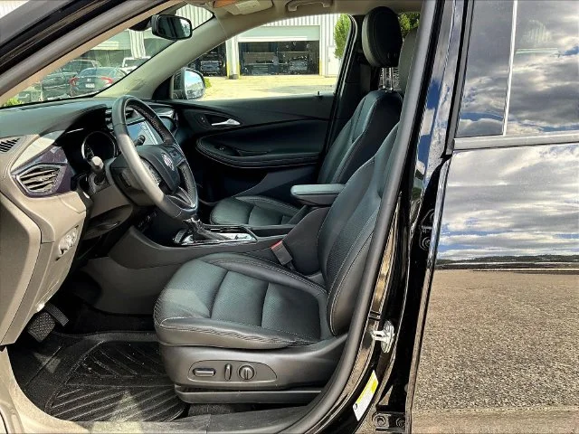 Used 2022 Black Buick Essence image 9