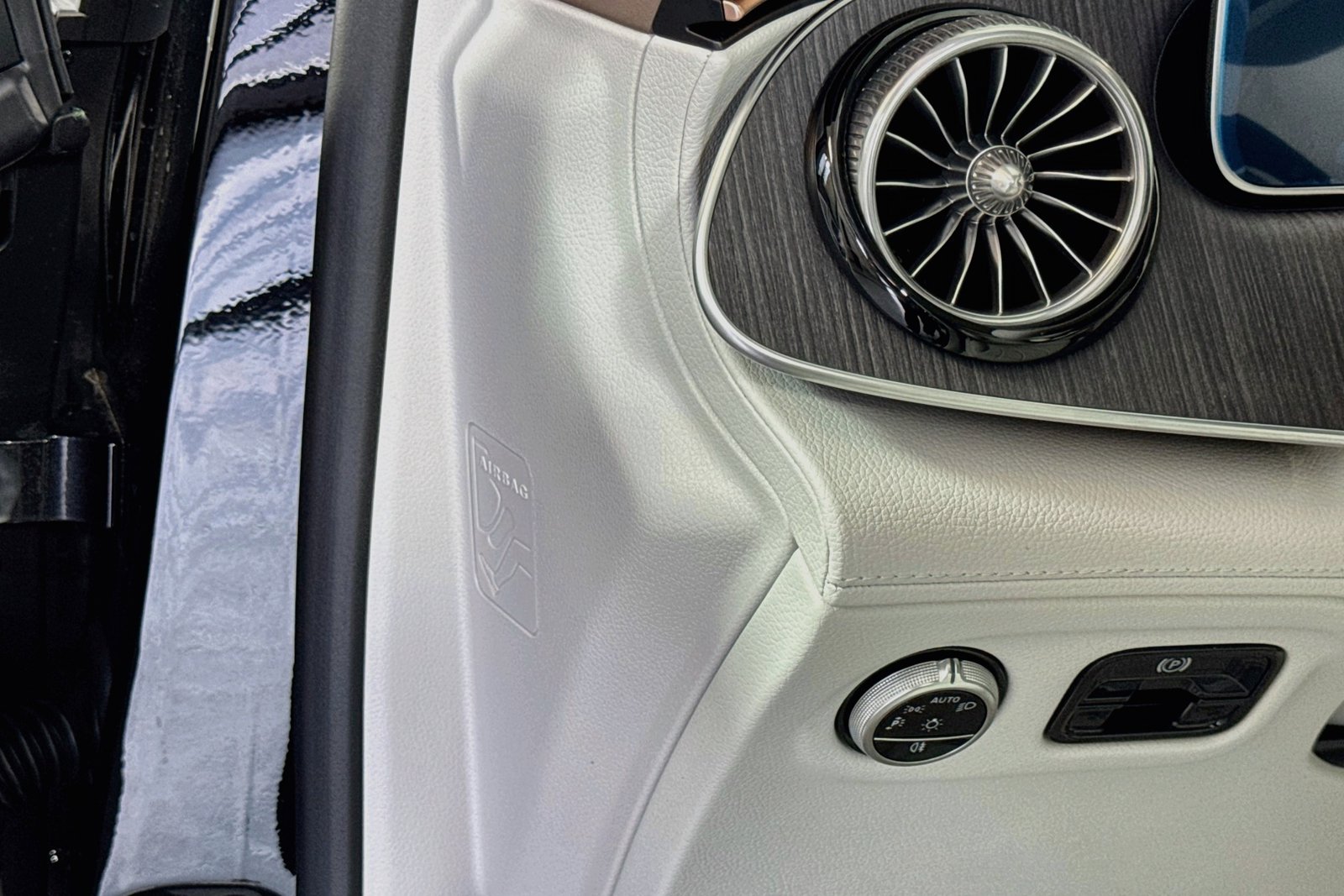 New 2027 Black Mercedes-Benz EQE 320 image 10