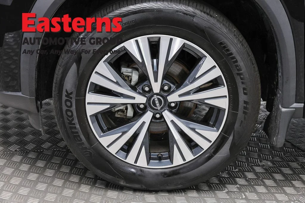 Used 2022 Black Nissan SV image 31