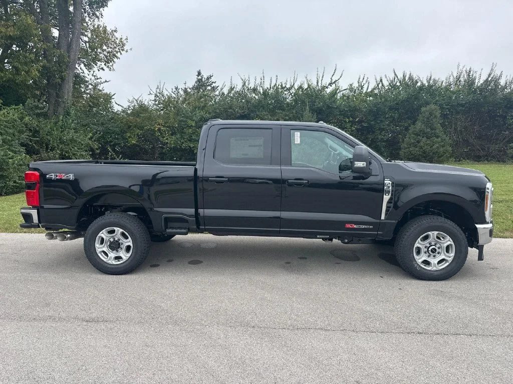 New 2027 Black Ford XLT image 13