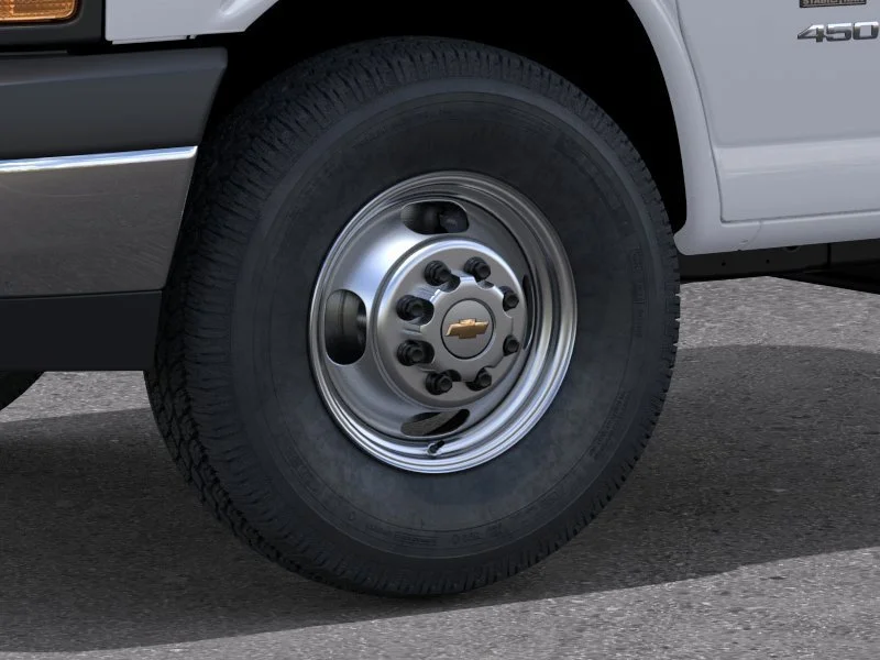 New 2026 Summit White Chevrolet 1WT image 9
