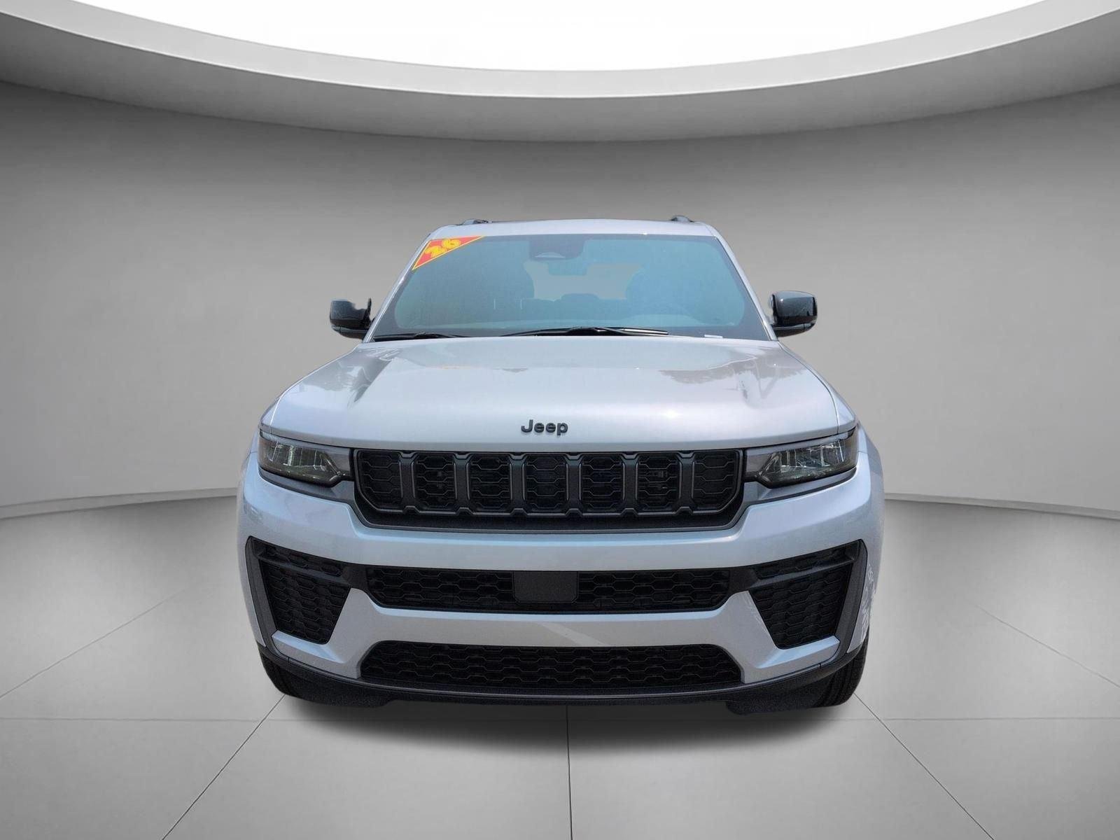 New 2026 Silver Zynith Exterior Paint Jeep Laredo Altitude image 8