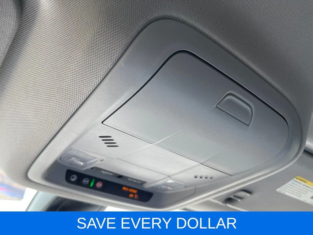 Used 2023 White GMC SLE image 23