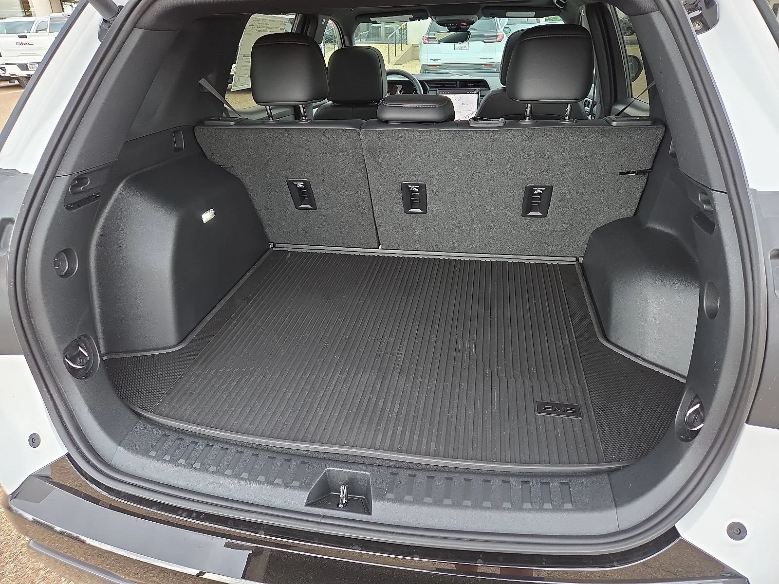 2027 GMC Terrain AT4 - Photo 8