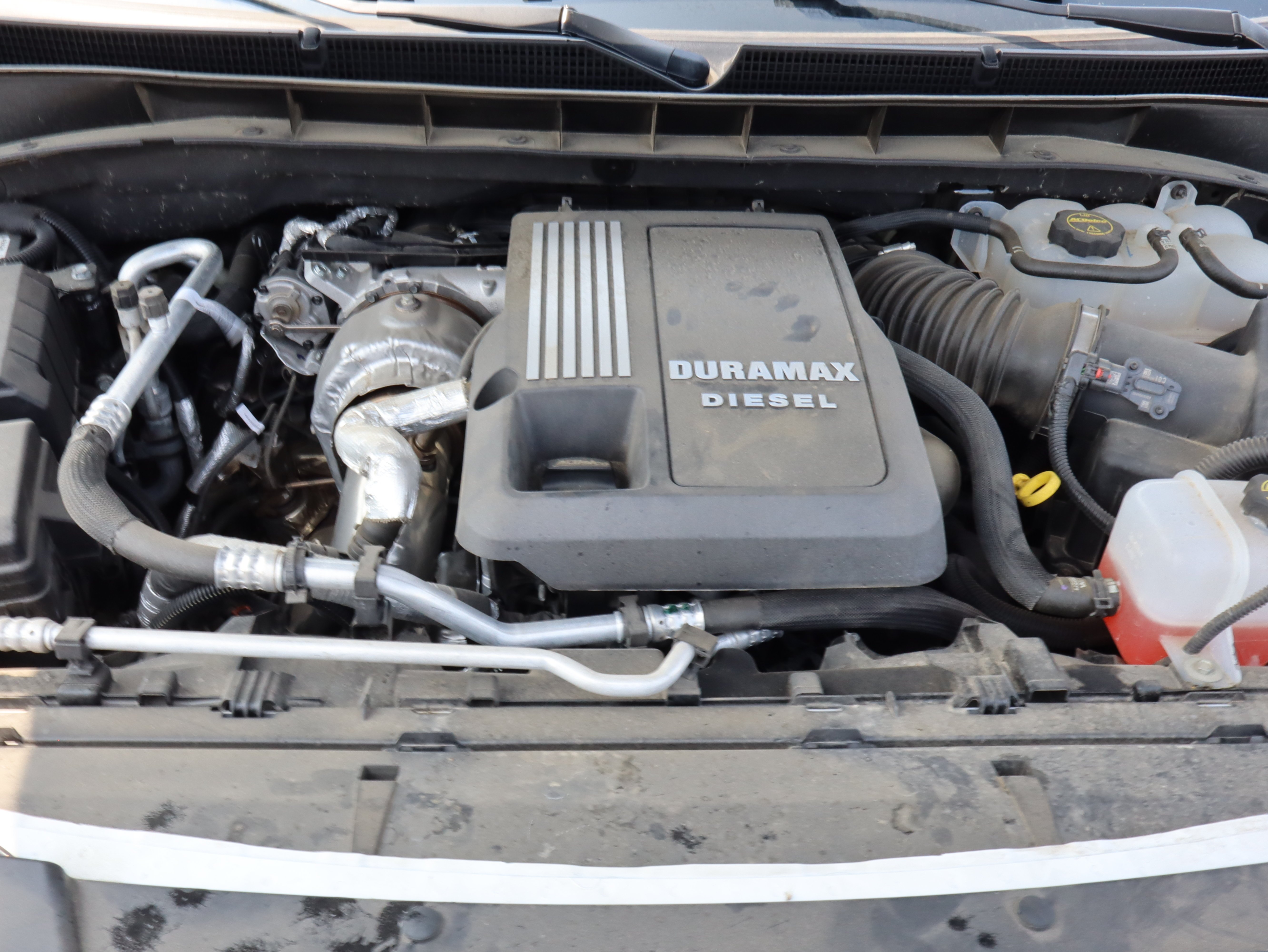 Used 2024 White Frost Tricoat GMC Denali Ultimate image 16