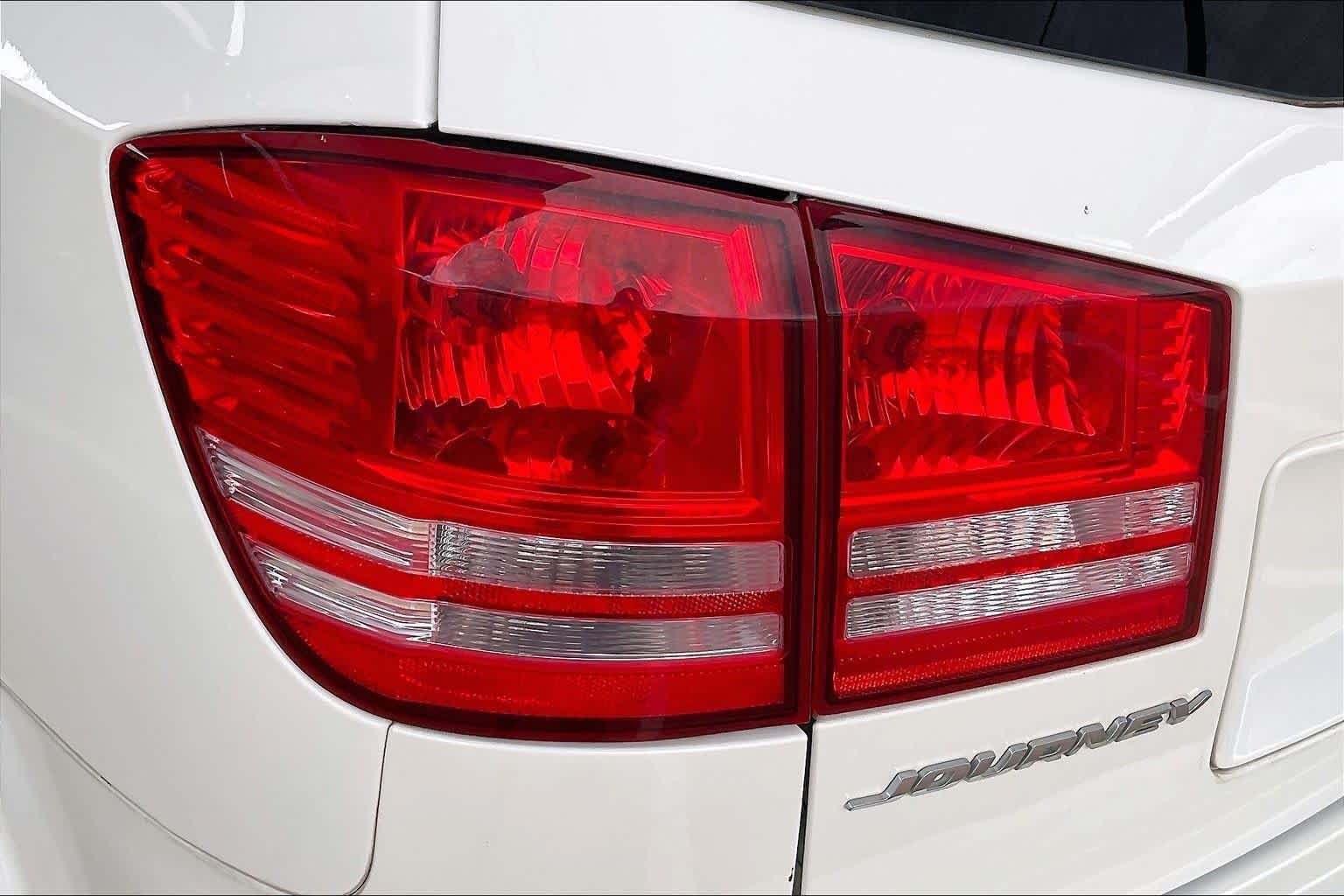 Used 2018 Vice White Dodge SE image 27