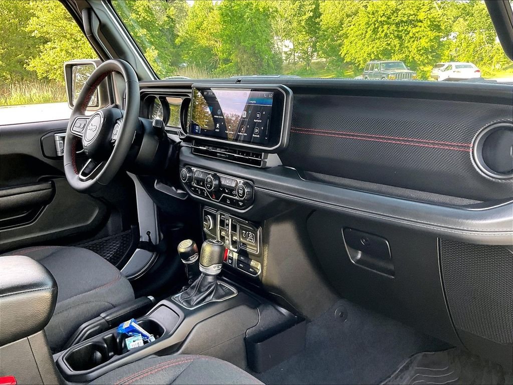 Used 2024 Silver Jeep Rubicon image 14
