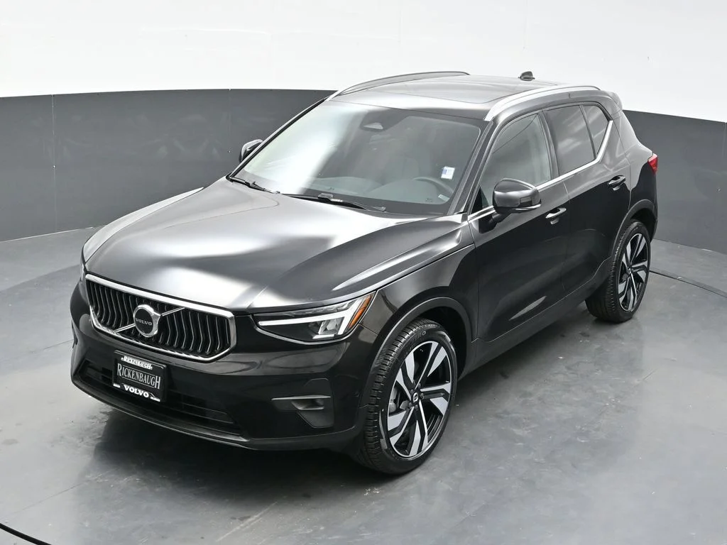 Certified Used 2025 Onyx Black Volvo Plus image 33