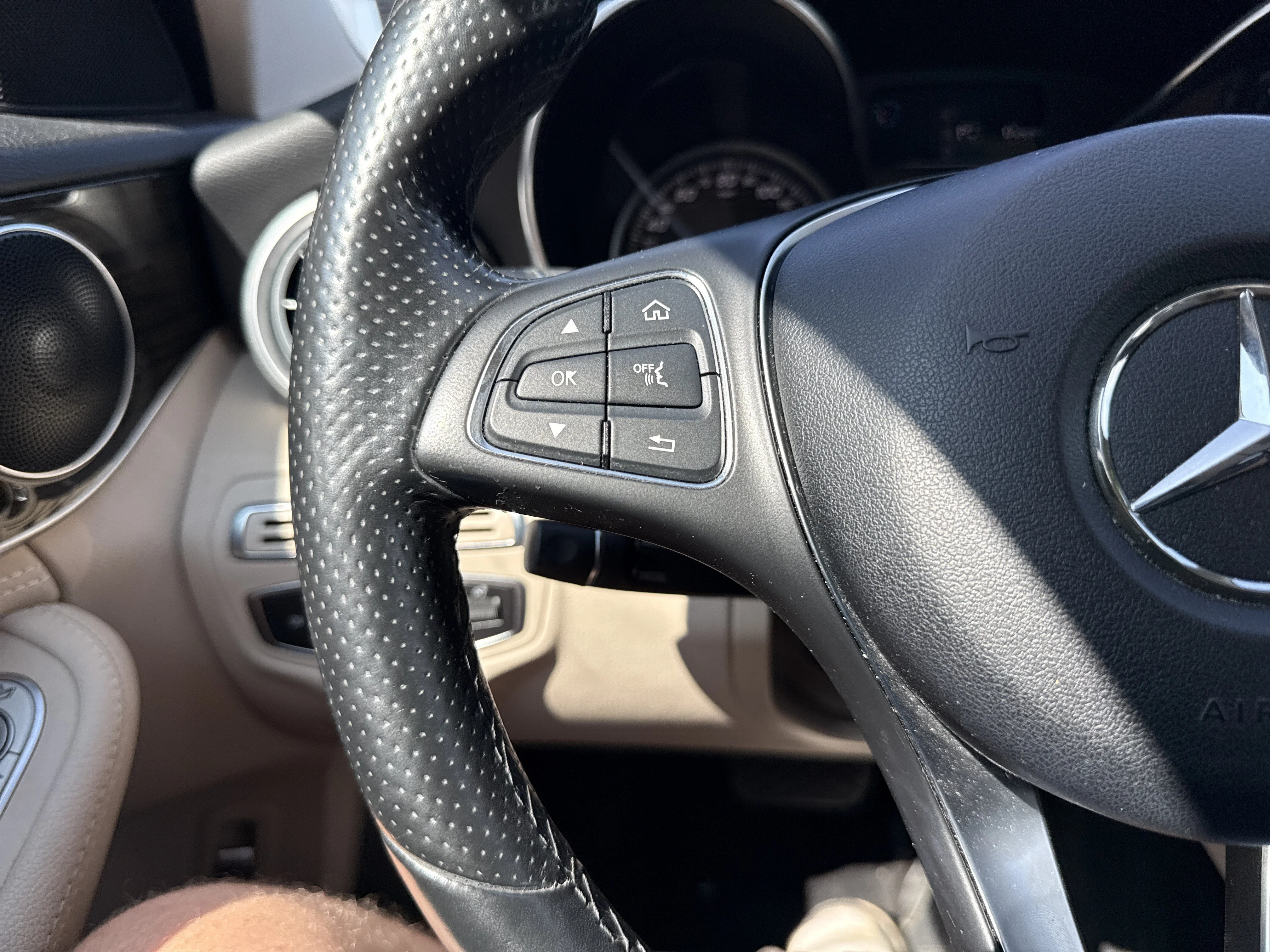Used 2016 Polar White Mercedes-Benz C 300 image 18