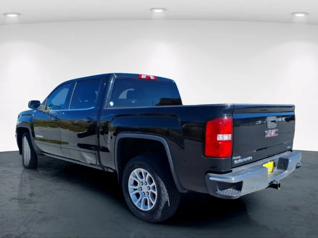 Used 2017 Black GMC SLE image 9