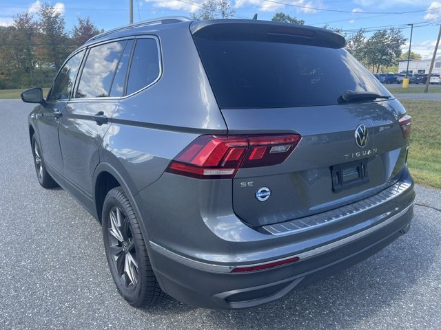 Used 2022 Gray Volkswagen SE image 3