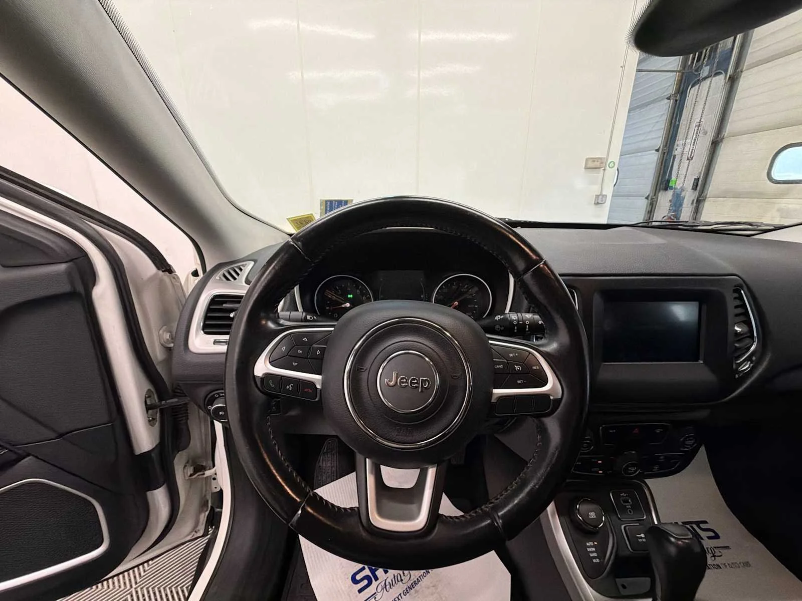 Used 2020 White Clearcoat Jeep Latitude image 11