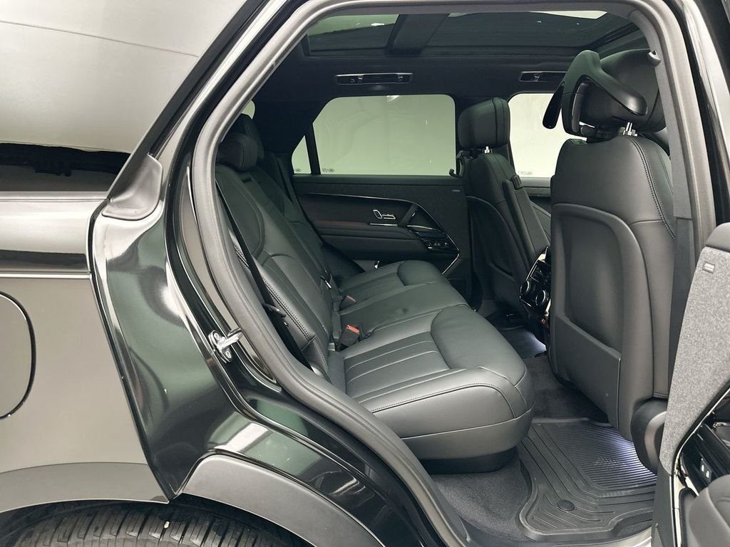 New 2027 Santorini Black Land Rover Dynamic SE image 7