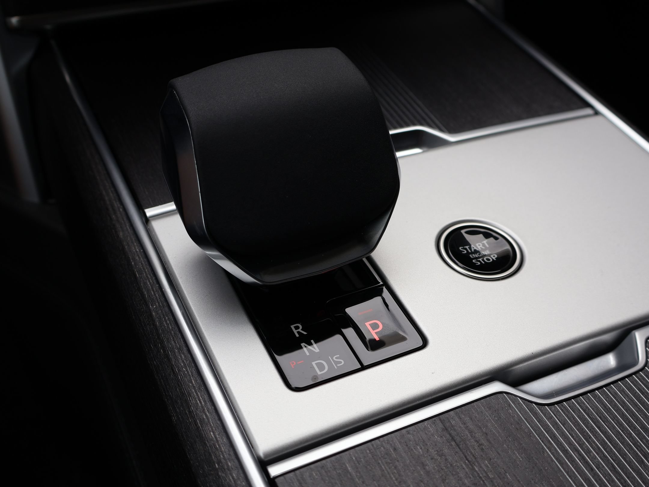 Used 2025 Eiger Gray Metallic Land Rover Autobiography image 26