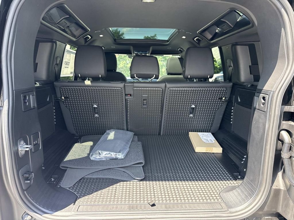 New 2026 Santorini Black Land Rover S image 15