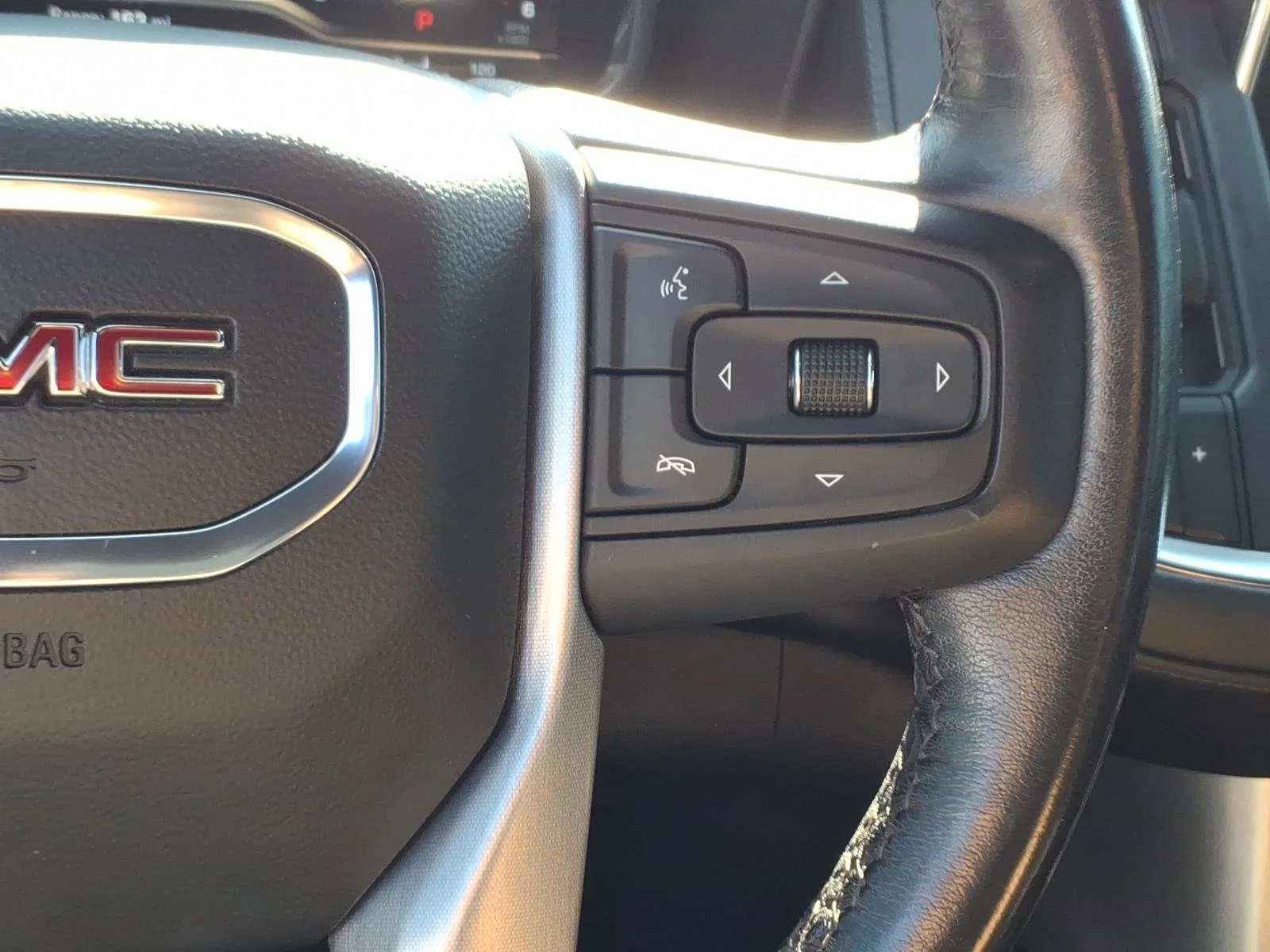 Used 2022 Onyx Black GMC SLE image 17