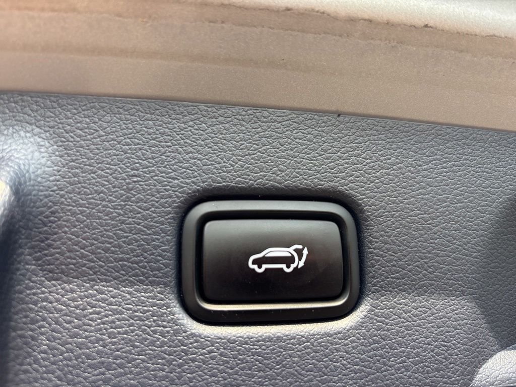 Used 2022 Silver Hyundai SEL image 36