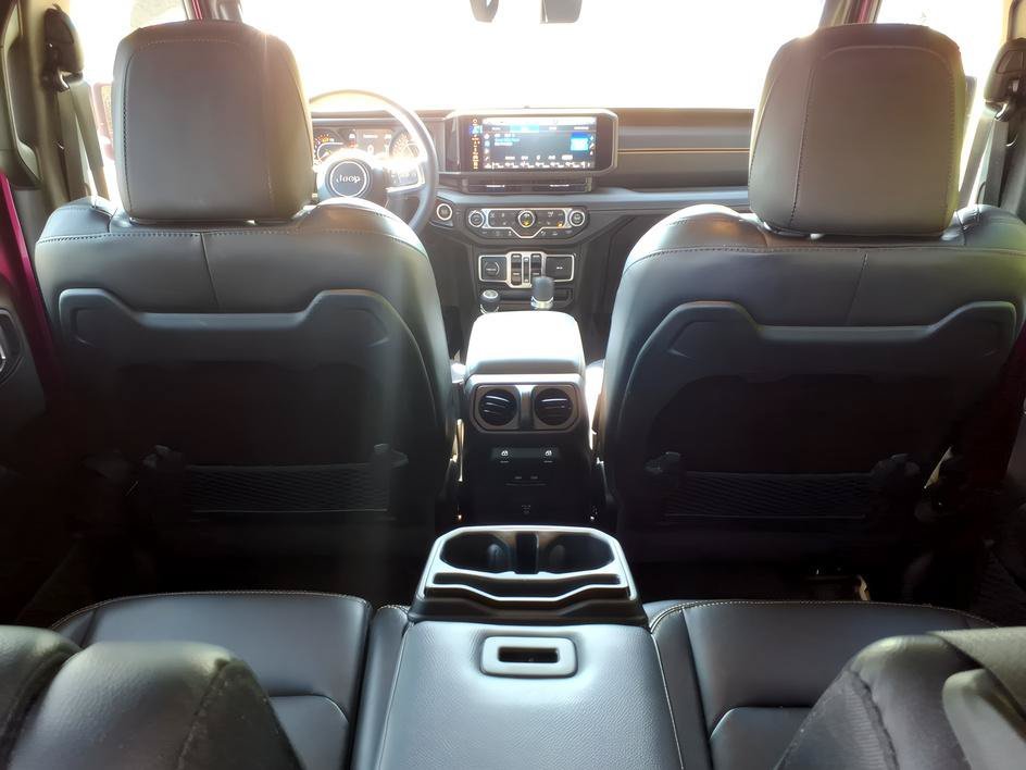 Used 2024 Limited Edition Tuscadero Pearlcoat Jeep Sahara image 12