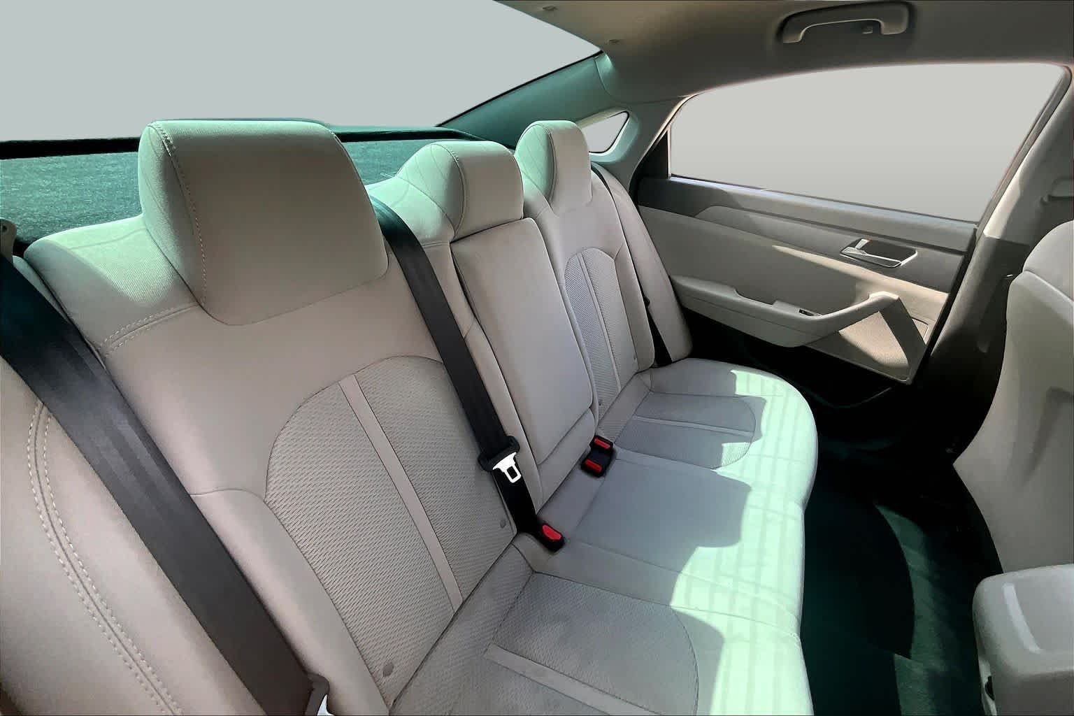 Used 2019 Phantom Black Hyundai SE image 18