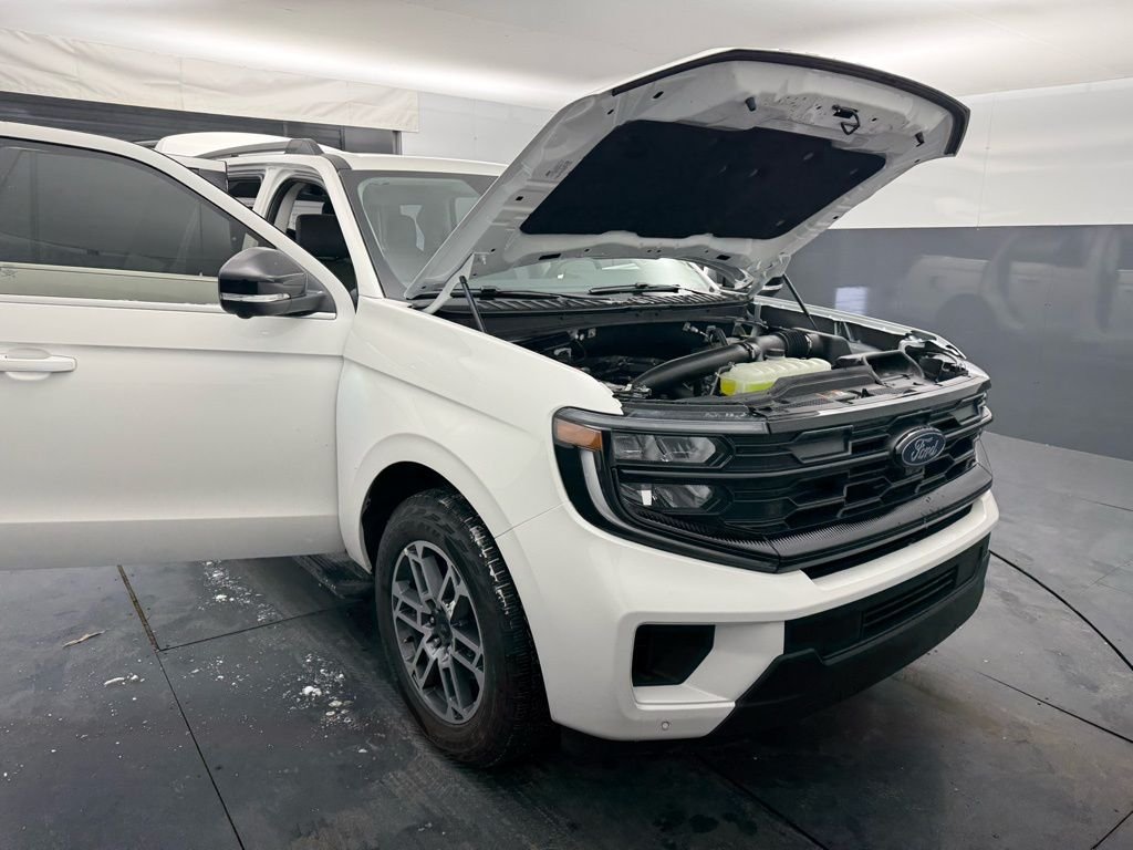 New 2026 Star White Metallic Tri-Coat Ford Active image 14