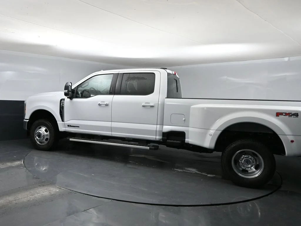 New 2026 Oxford White Ford F-350® XLT image 4