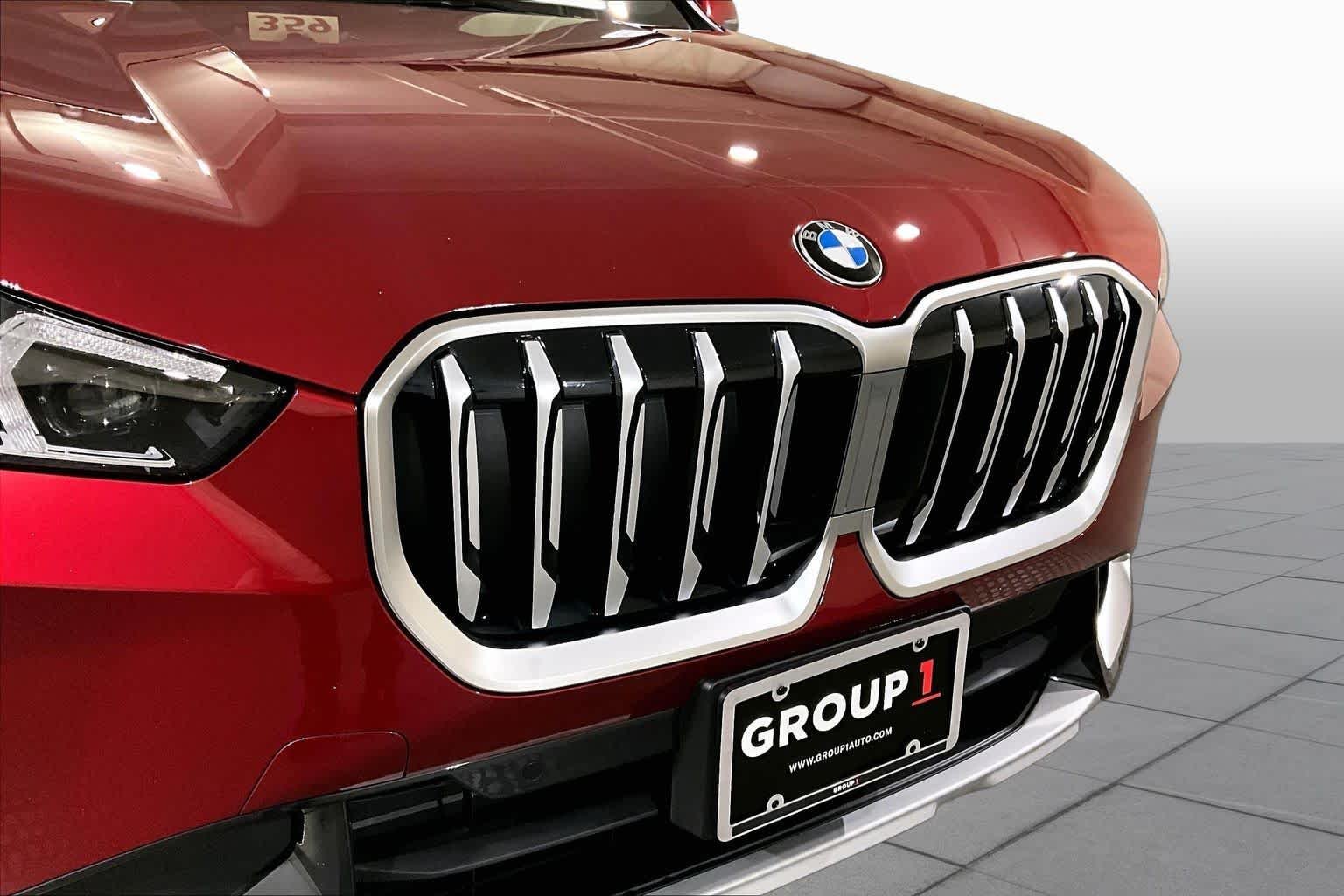 Used 2026 Vegas Red Metallic BMW xDrive28i image 31