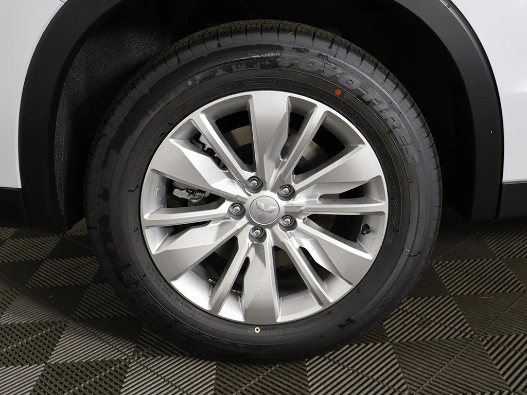 New 2026 White Mitsubishi ES image 21