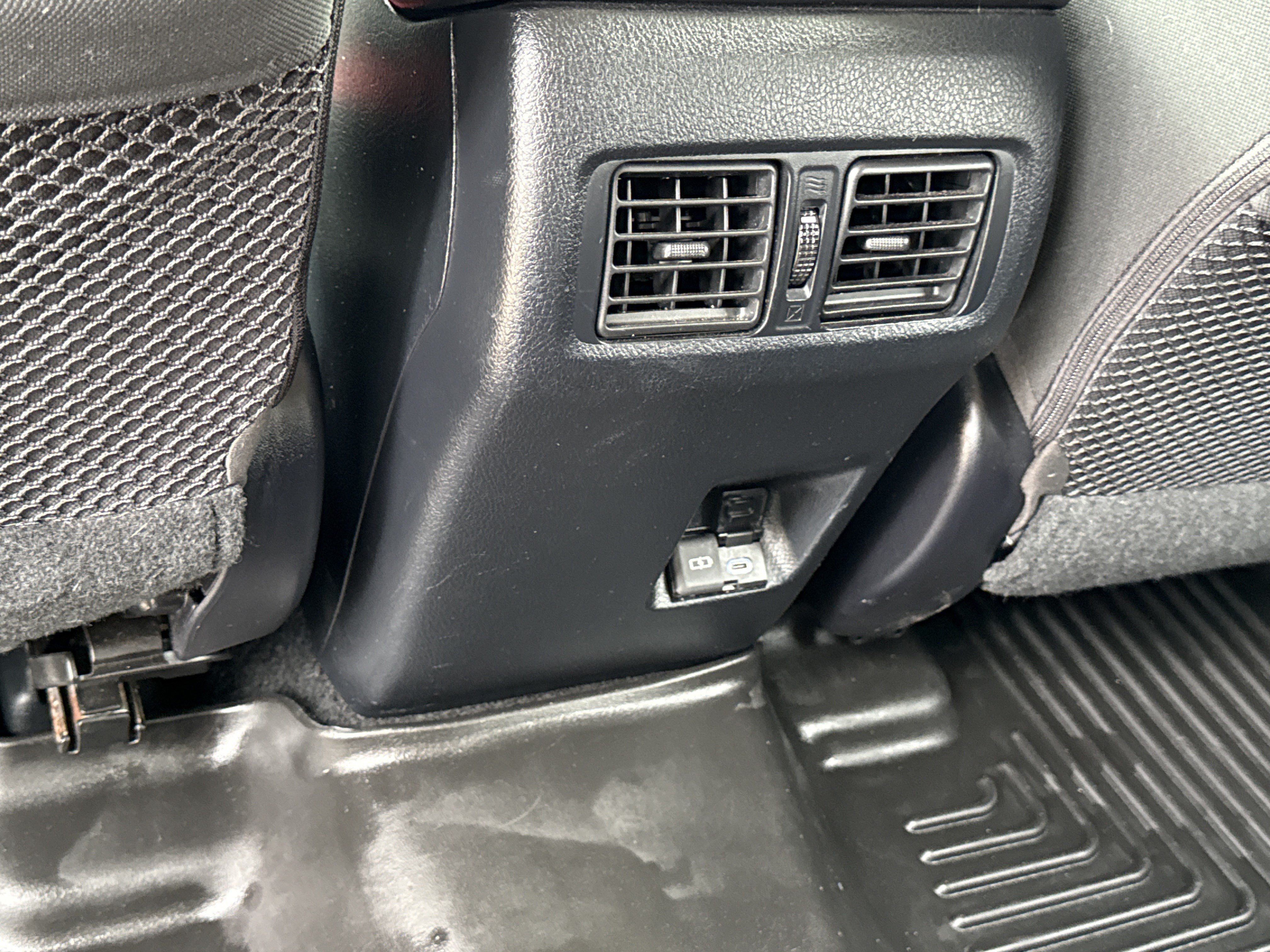 Used 2023  Toyota  image 15