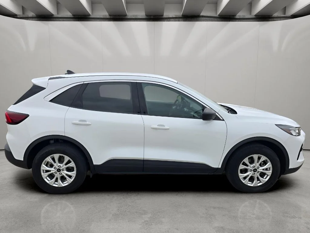 Used 2024 Oxford White Ford Active image 6