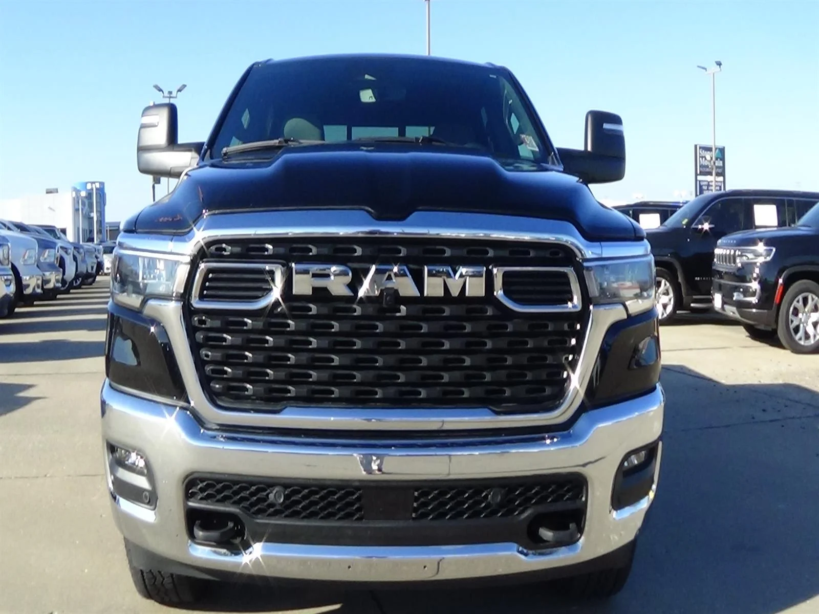 Used 2025 Diamond Black Crystal Pearl Coat (pxj) RAM Big Horn image 3