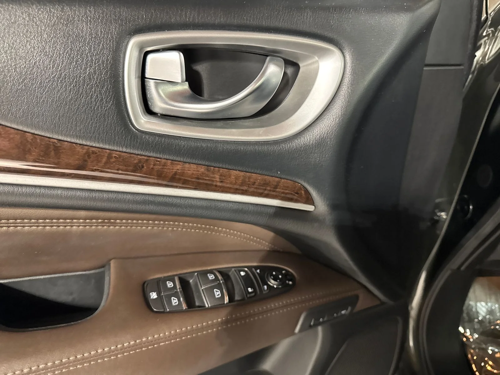 Used 2013 Green INFINITI Base image 16