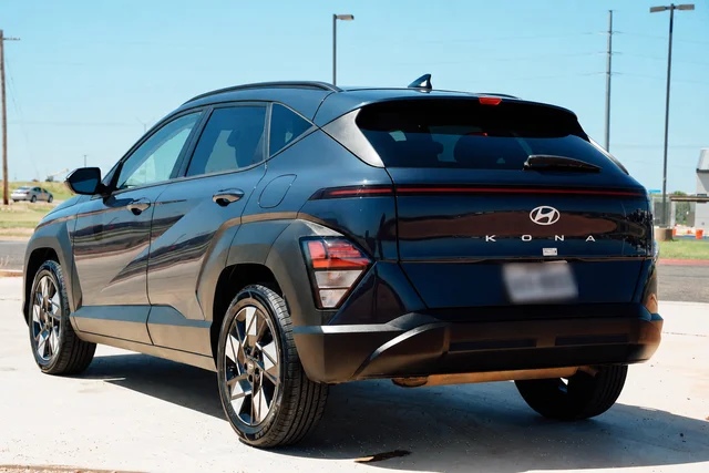 Used 2025 Denim Blue Hyundai SEL image 4
