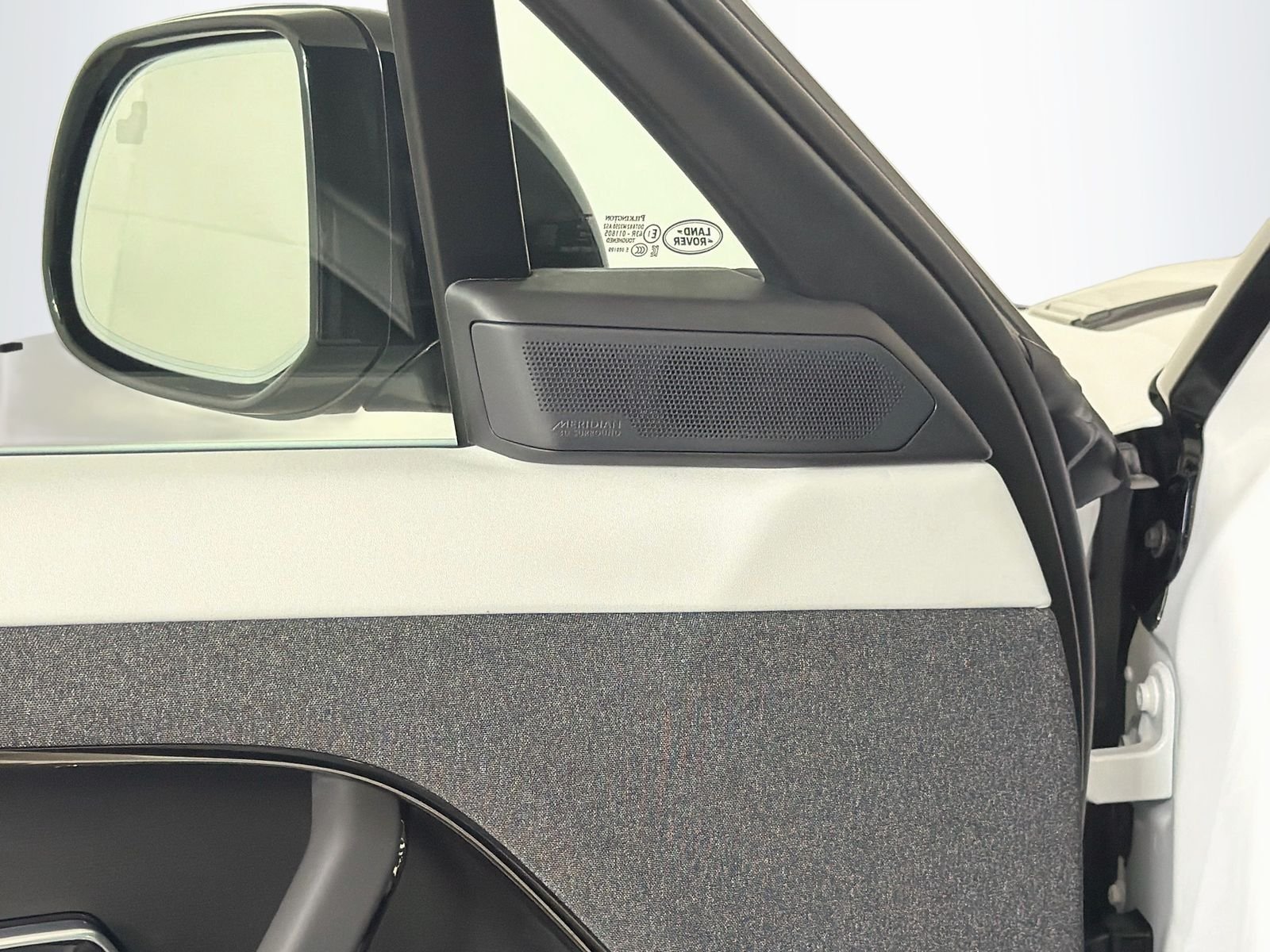 New 2027 Ostuni Pearl White Land Rover Battersea Edition image 22