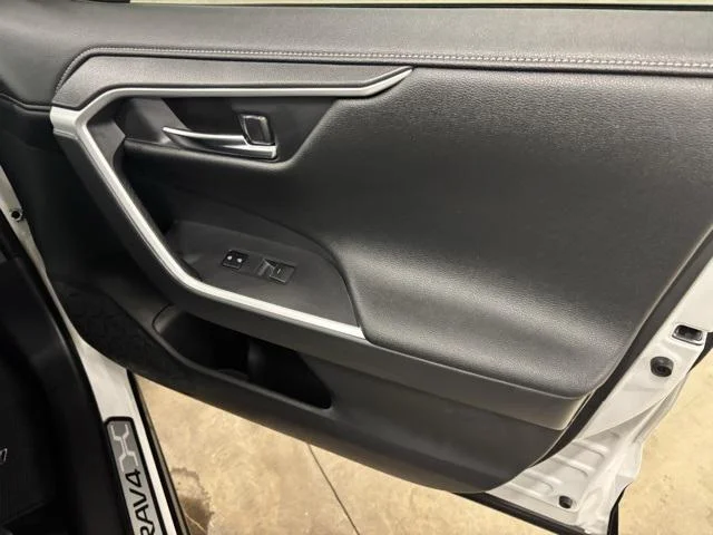 Used 2025 WIND CHILL PEARL Toyota  image 22