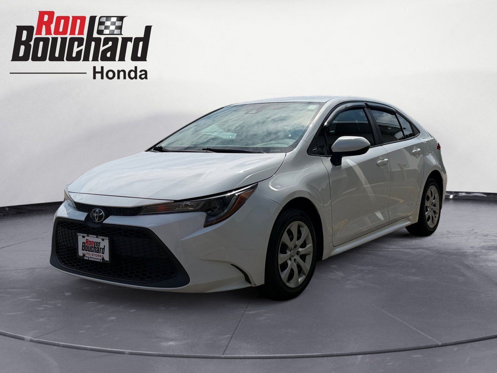 Used 2020 Super White Toyota LE image 5