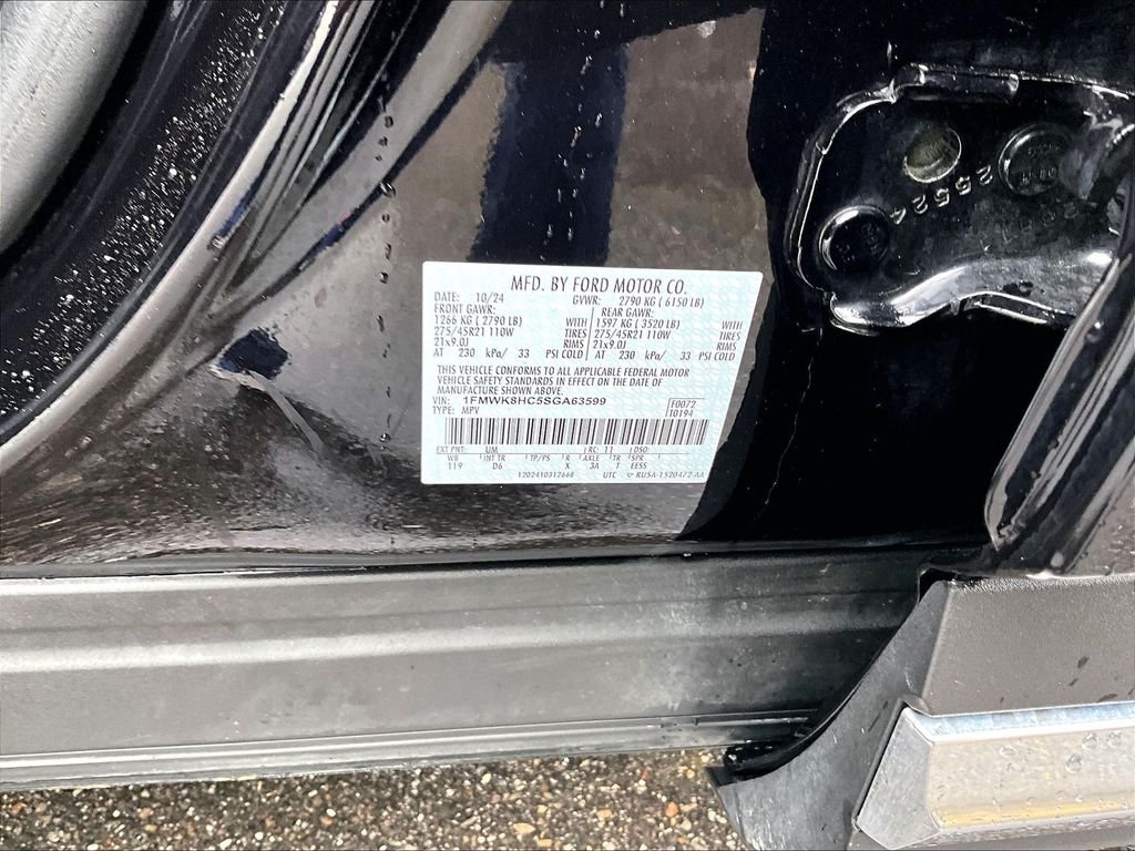 Used 2025 Black Metallic Ford Platinum image 37
