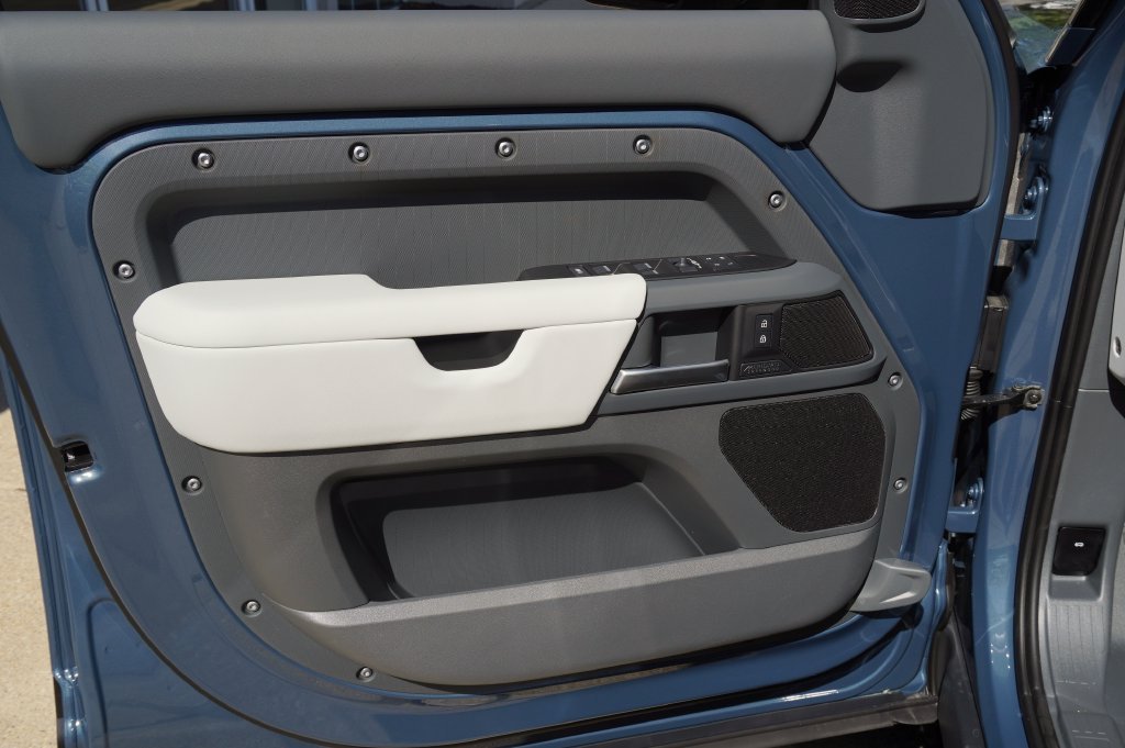New 2026 Tasman Blue Land Rover X-Dynamic SE image 10