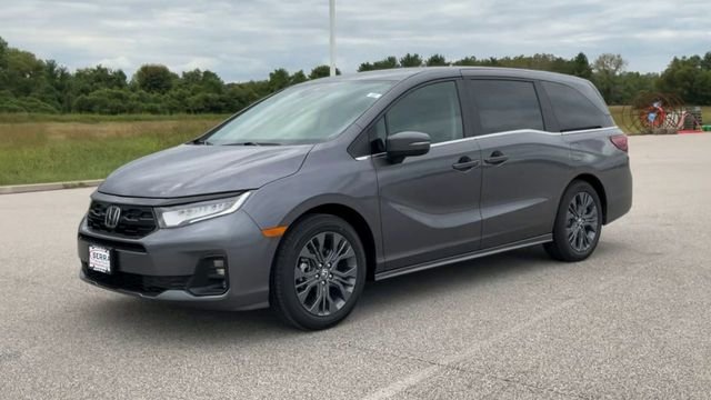 New 2026 Modern Steel Metallic Honda Touring image 4