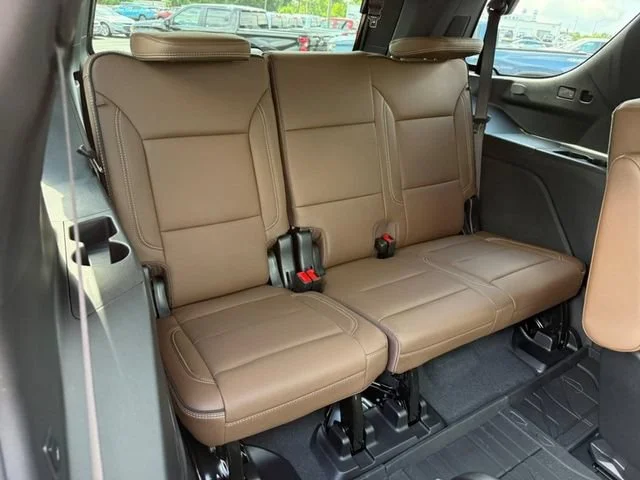 New 2026 Polar White Tricoat Chevrolet High Country image 7